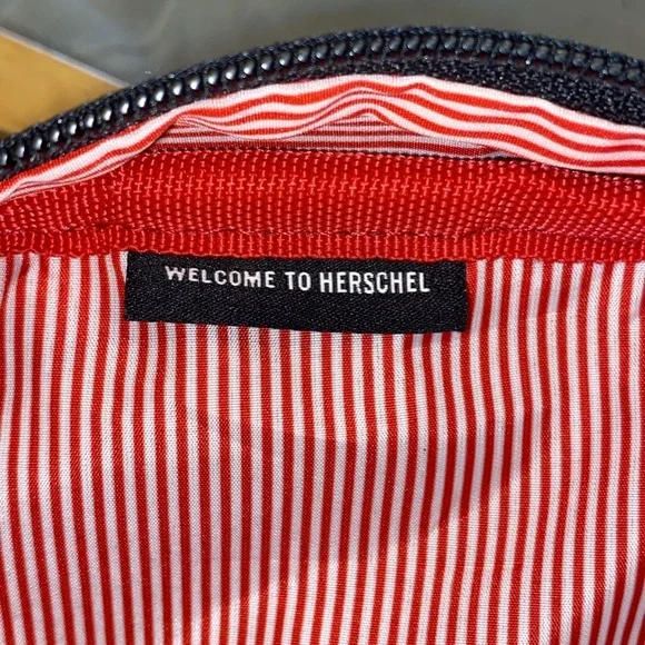 Herschel Supply Co. Gray Crossbody Sling Bag with Logo Patch Travel Chest Bag - Picture 7 of 10